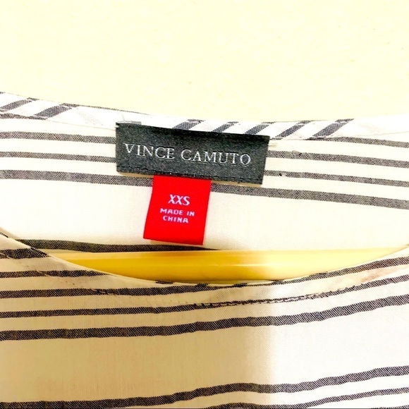 Vince Camuto•Oversized Ruffle Sleeve Crop Top size S - Picture 3 of 8